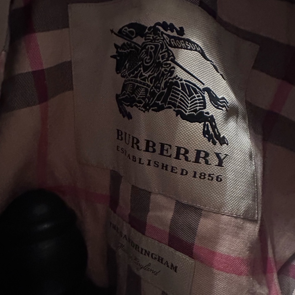 Authentic Burberry Beige Double-Breasted Trench Coat | Size US 0 / EU 2 - Picture 4 of 7